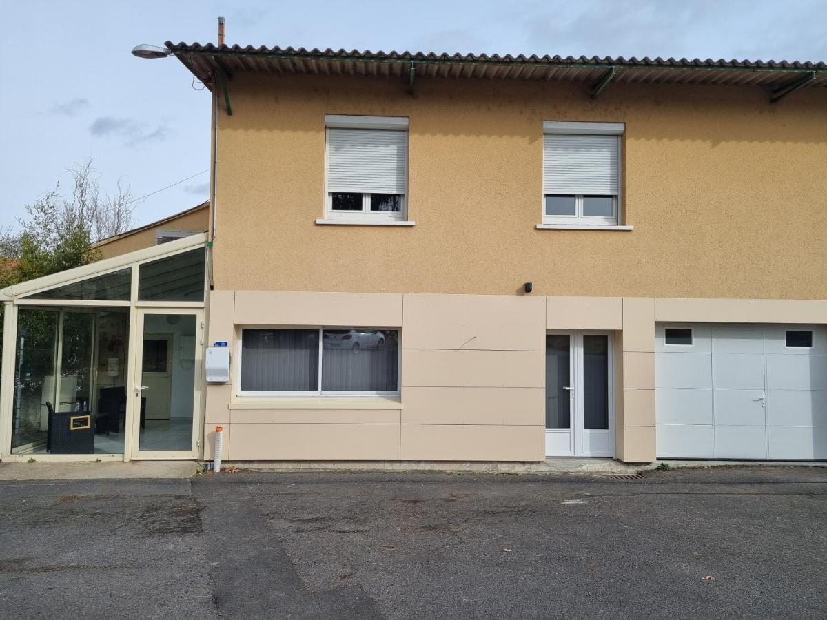 Modernité et élégance pour votre séjour Auvergnat Issoire Extérieur photo