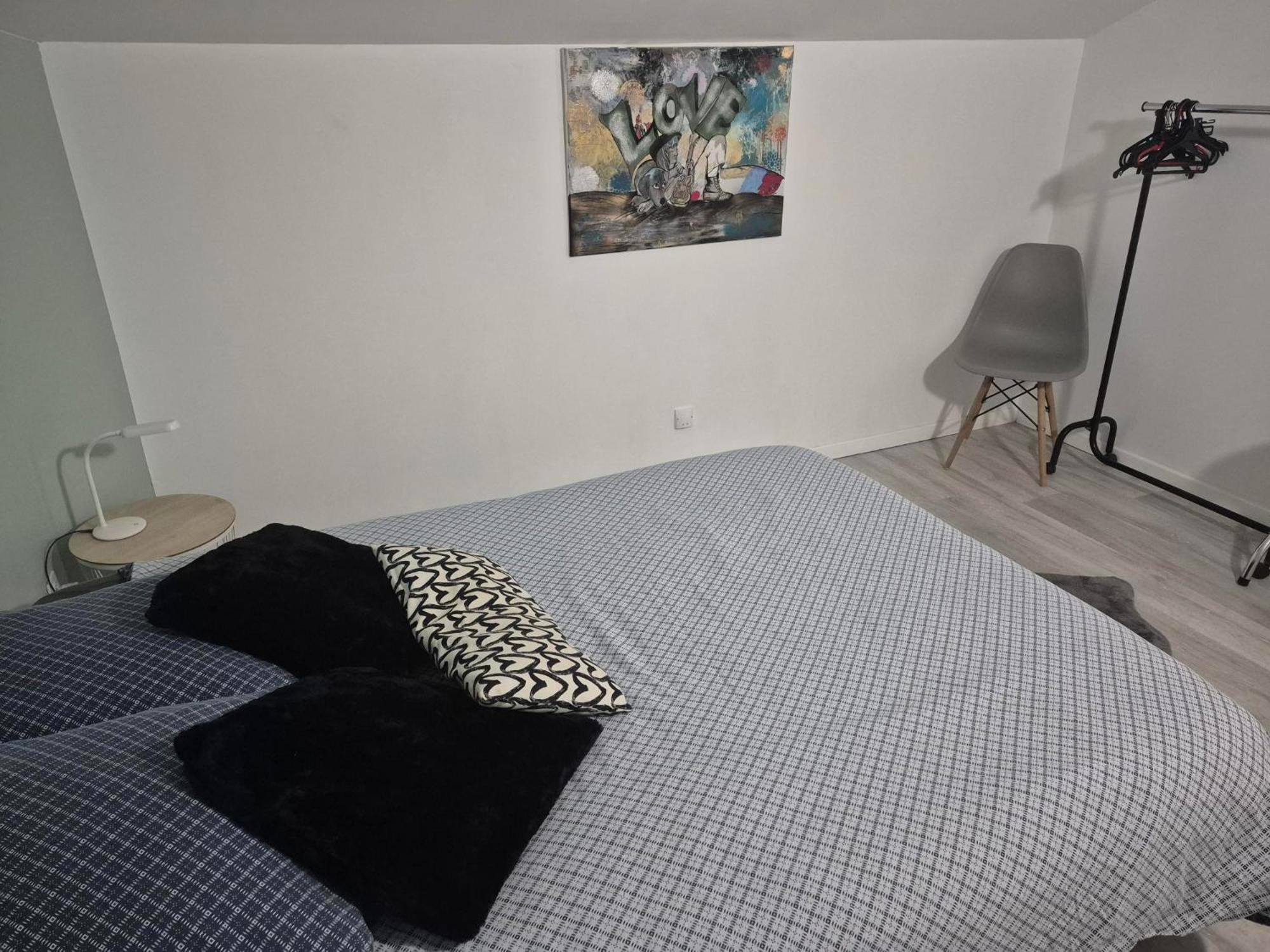 Modernité et élégance pour votre séjour Auvergnat Issoire Extérieur photo