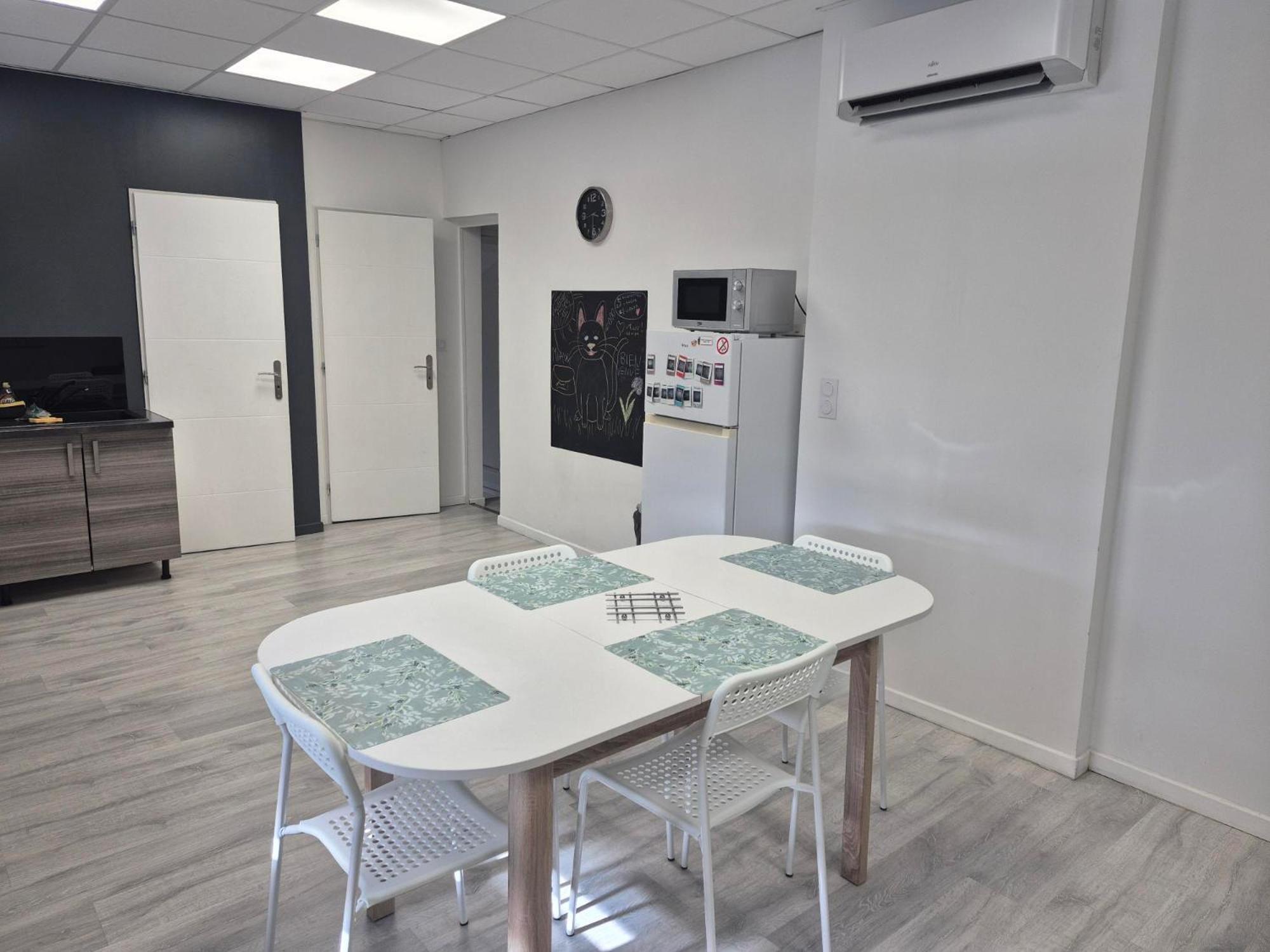 Modernité et élégance pour votre séjour Auvergnat Issoire Extérieur photo